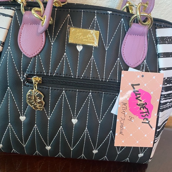 Betsey Johnson Luv Betsey Convertible Cross Body Clutch Bag. BRAND NEW WITH TAGS - Picture 4 of 16